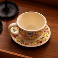 Juego de té París mug boca ancha con plato, cerámica artesanal decoración Colombia flores multicolor, hecha a mano en El Carmen de Viboral