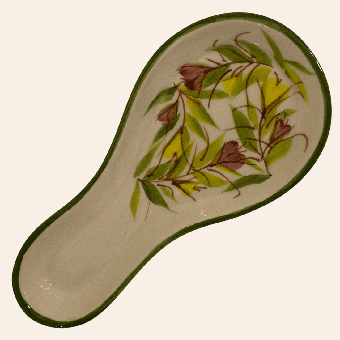 Portacucharas artesanal para cocina, ideal para mantener el mesón limpio con estilo.